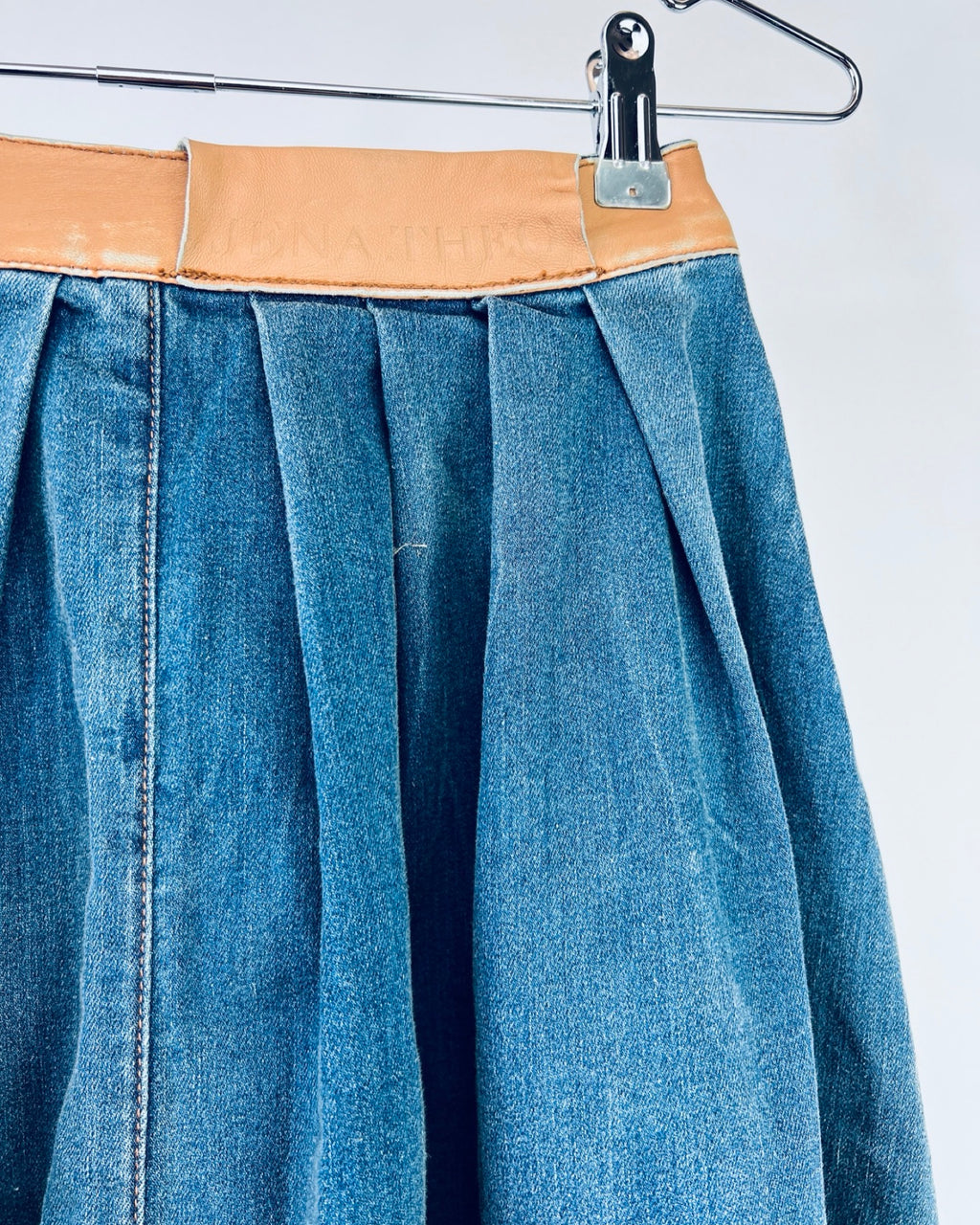 DENIM PLEATED SKIRT